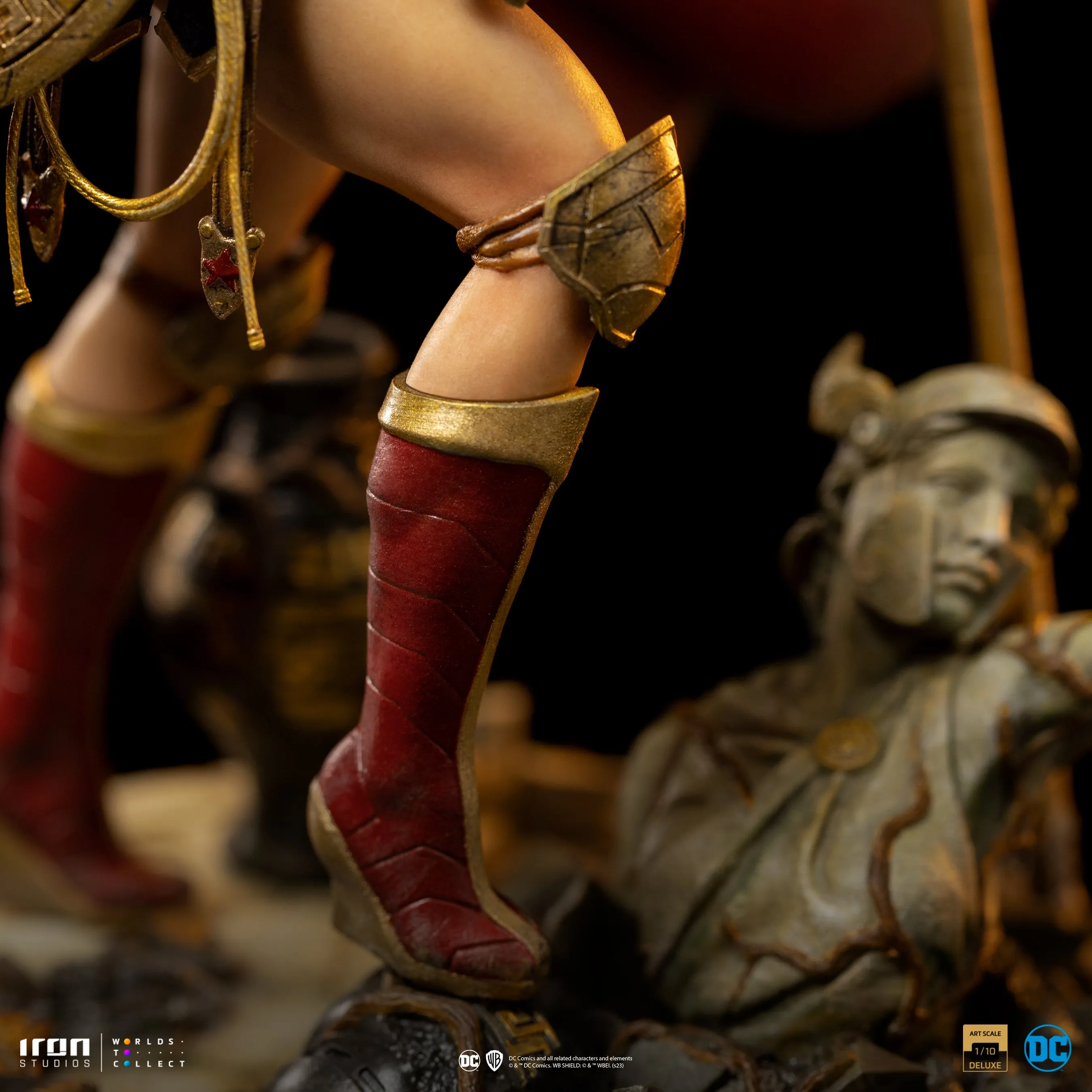 Wonder Woman Unleashed BDS Art Statue by Iron Studios