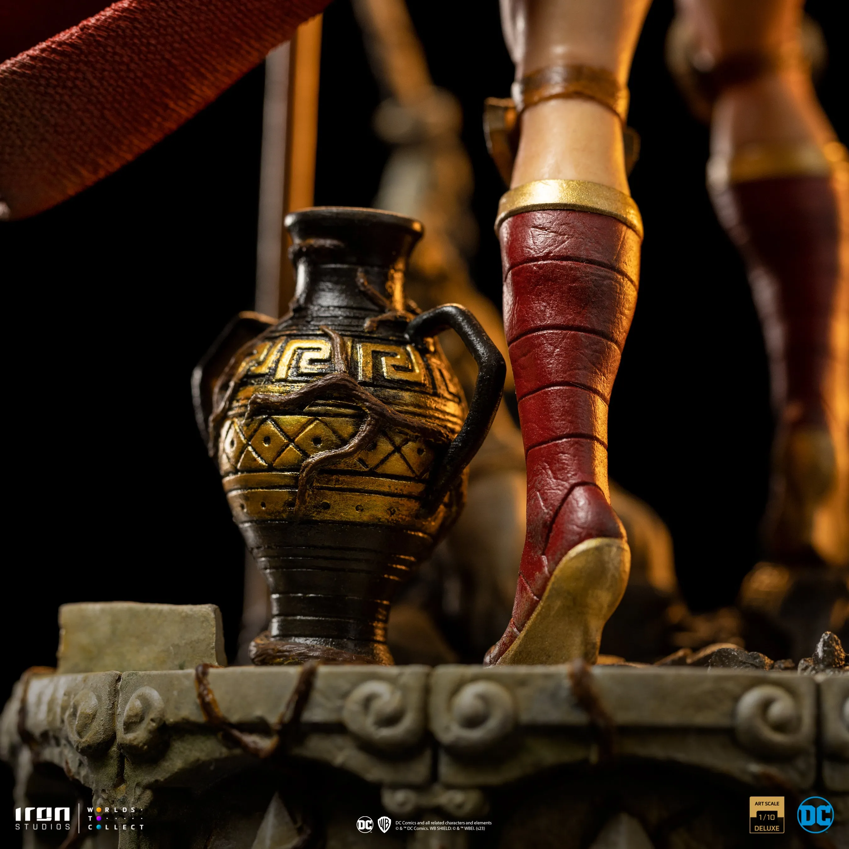 Wonder Woman Unleashed BDS Art Statue by Iron Studios